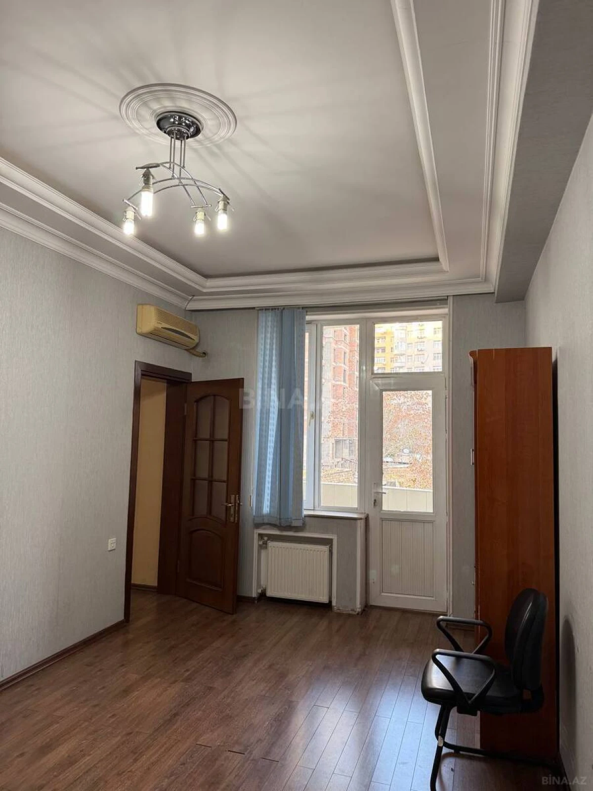 Kirayə verilir 7 otaqlı ofis 300 m²