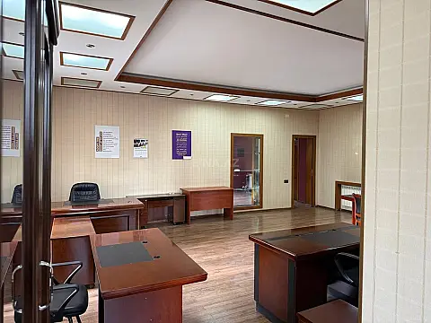 Kirayə verilir 7 otaqlı ofis 300 m²