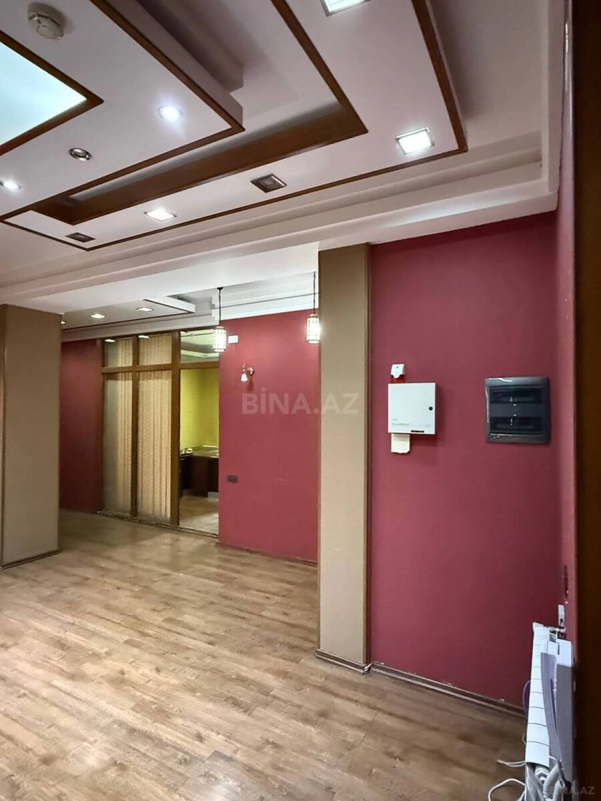 Kirayə verilir 7 otaqlı ofis 300 m²