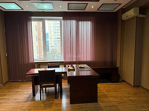 Kirayə verilir 7 otaqlı ofis 300 m²