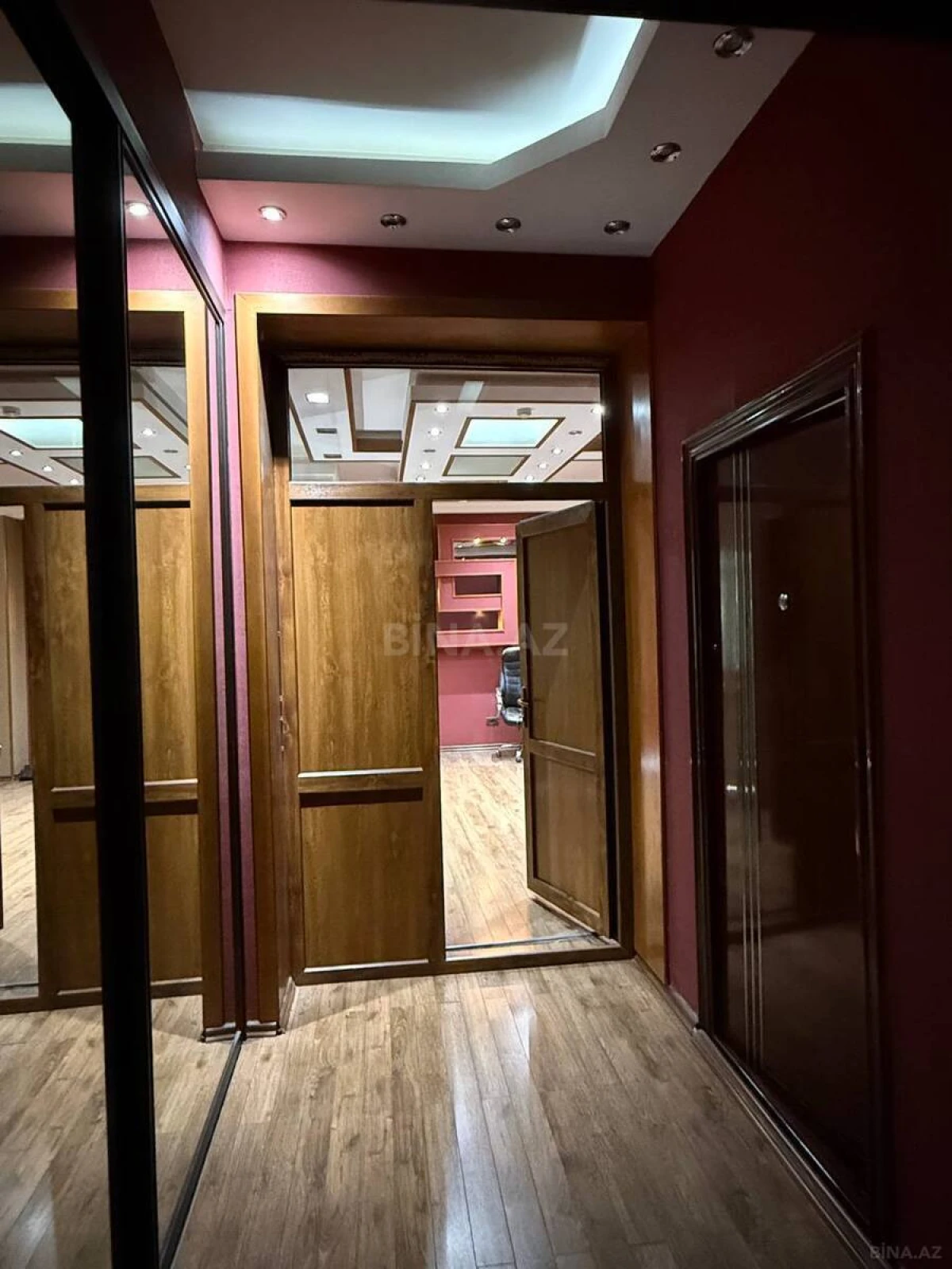 Kirayə verilir 7 otaqlı ofis 300 m²