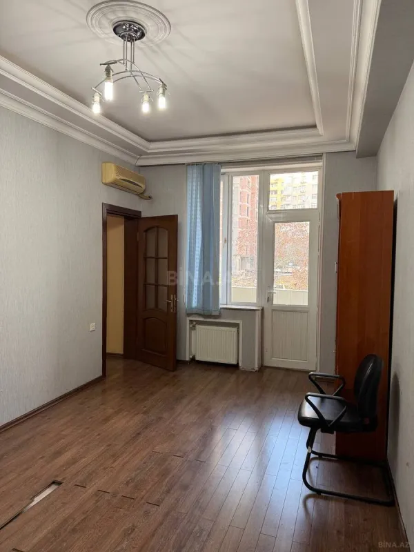 Kirayə verilir 7 otaqlı ofis 300 m²