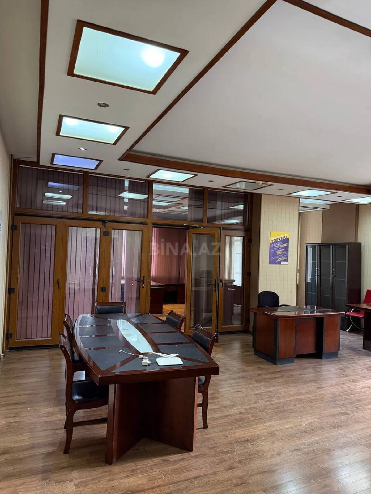 Kirayə verilir 7 otaqlı ofis 300 m²