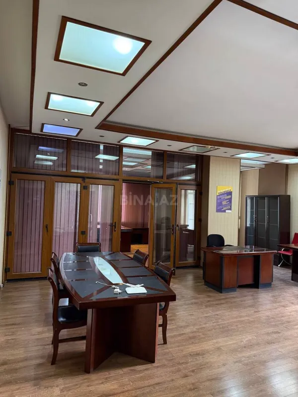 Kirayə verilir 7 otaqlı ofis 300 m²