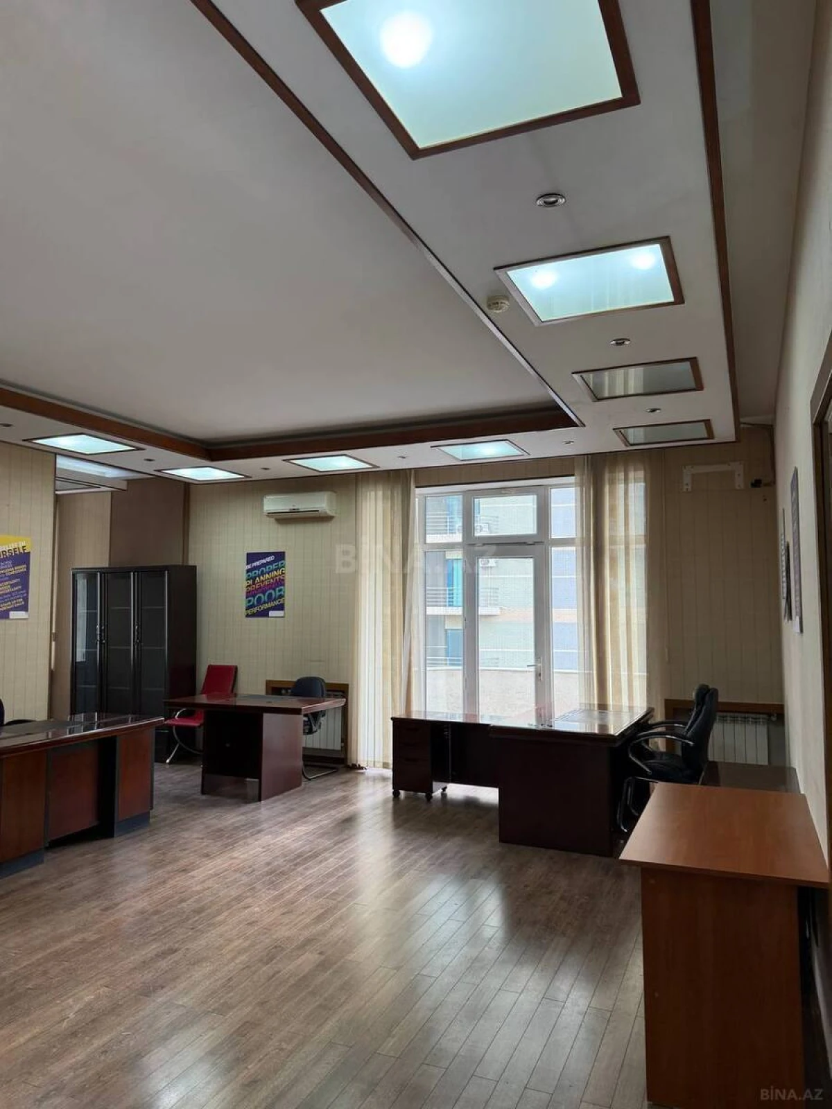 Kirayə verilir 7 otaqlı ofis 300 m²