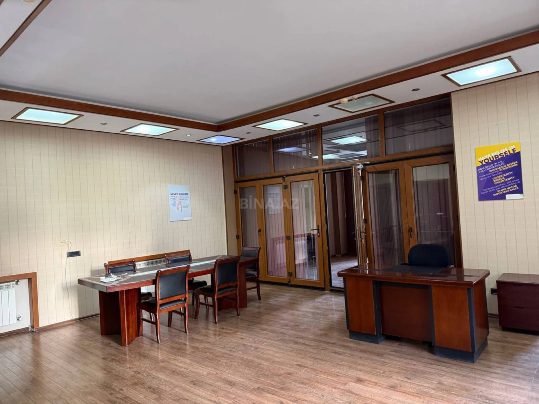 Kirayə verilir 7 otaqlı ofis 300 m²