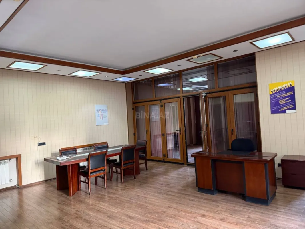 Kirayə verilir 7 otaqlı ofis 300 m²