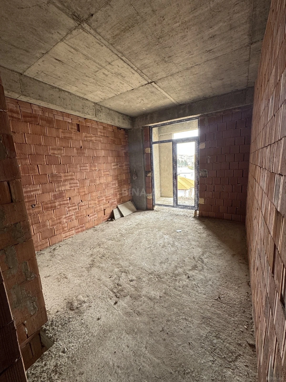 Satılır 3 otaqlı mənzil 118.5 m²