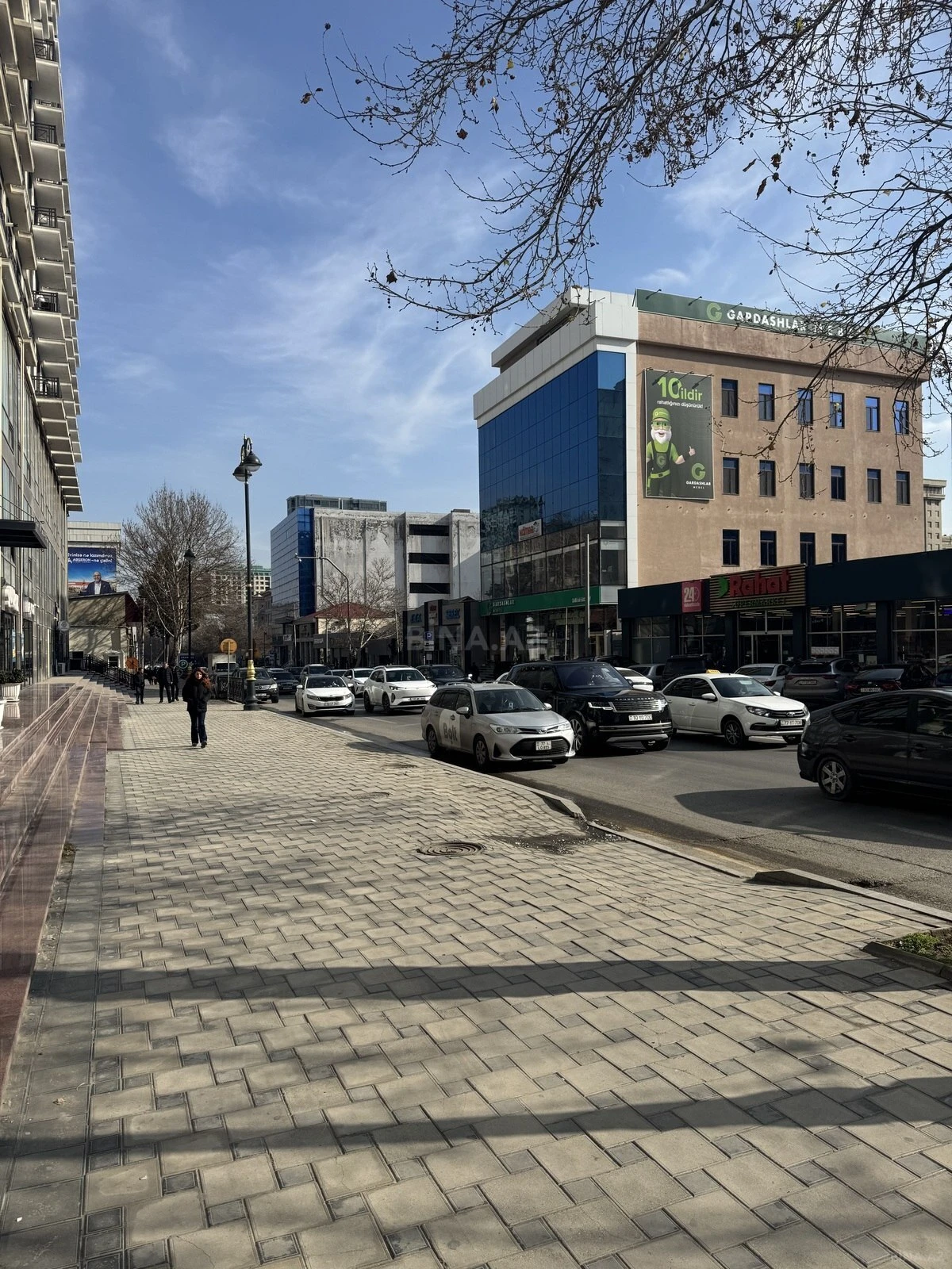 Satılır 3 otaqlı mənzil 118.5 m²