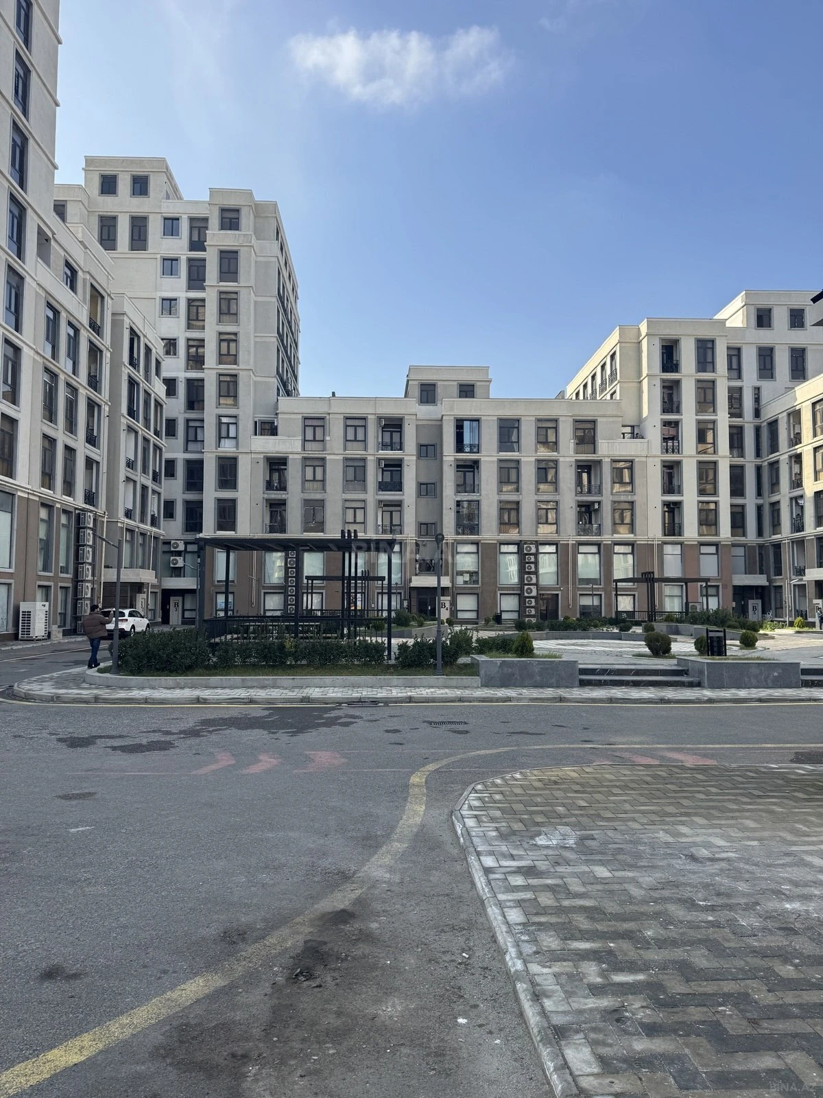 Satılır 3 otaqlı mənzil 118.5 m²