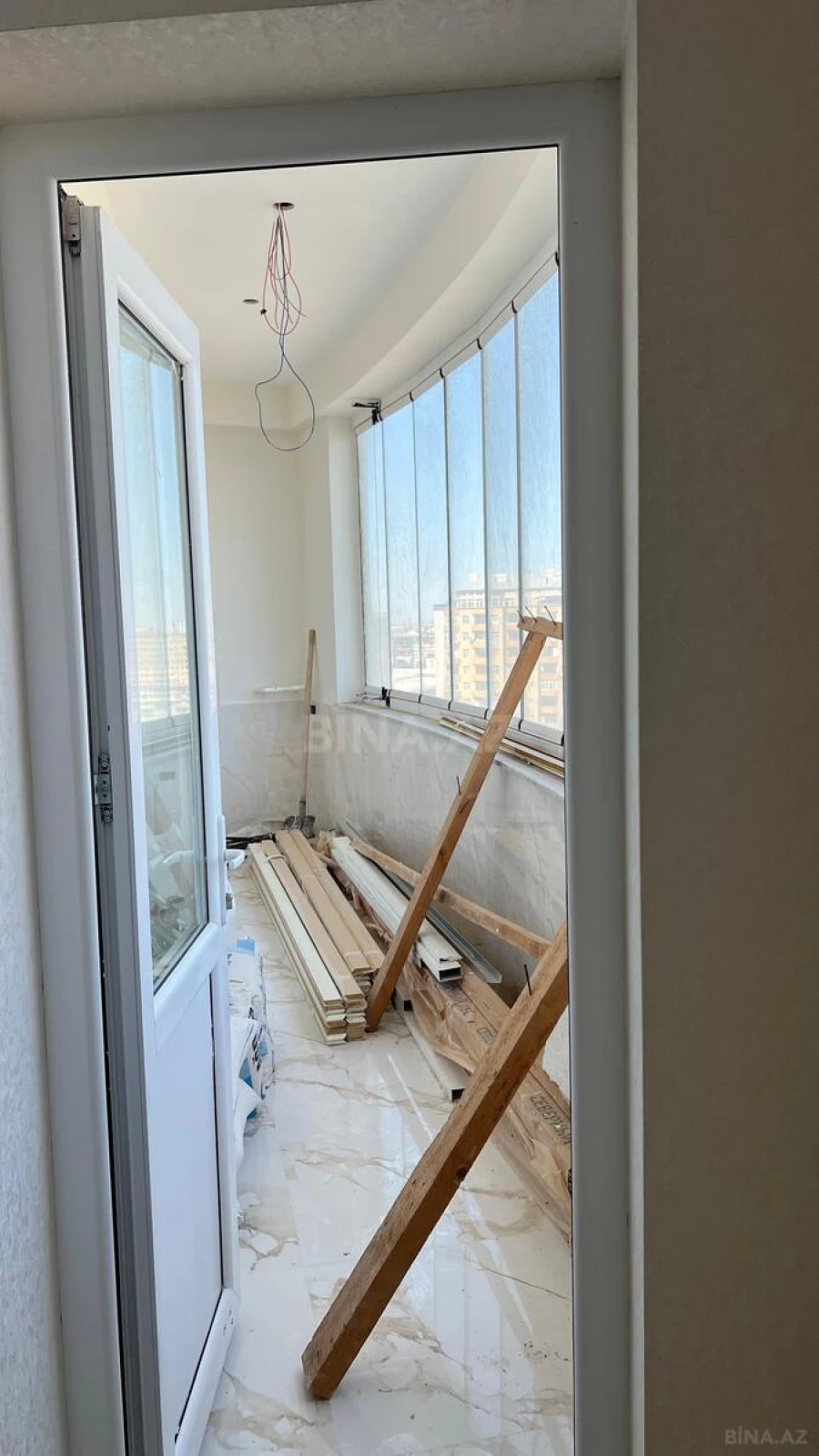 Satılır 3 otaqlı mənzil 155.6 m²