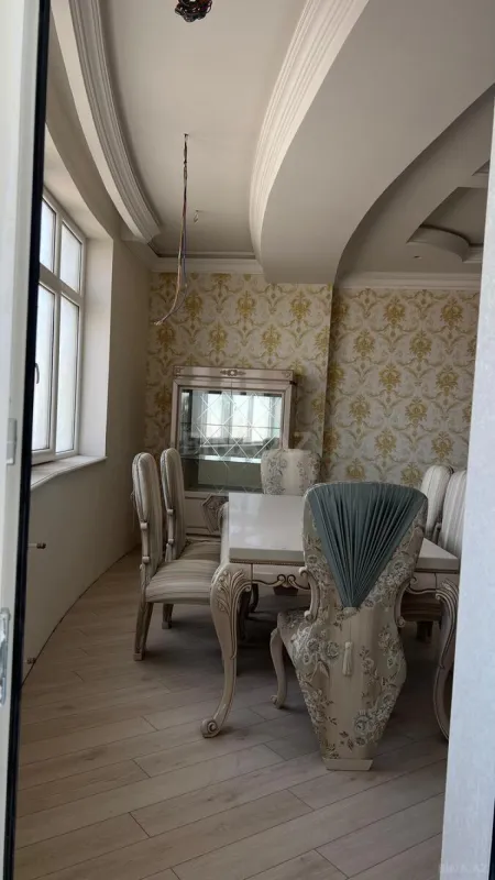 Satılır 3 otaqlı mənzil 155.6 m²