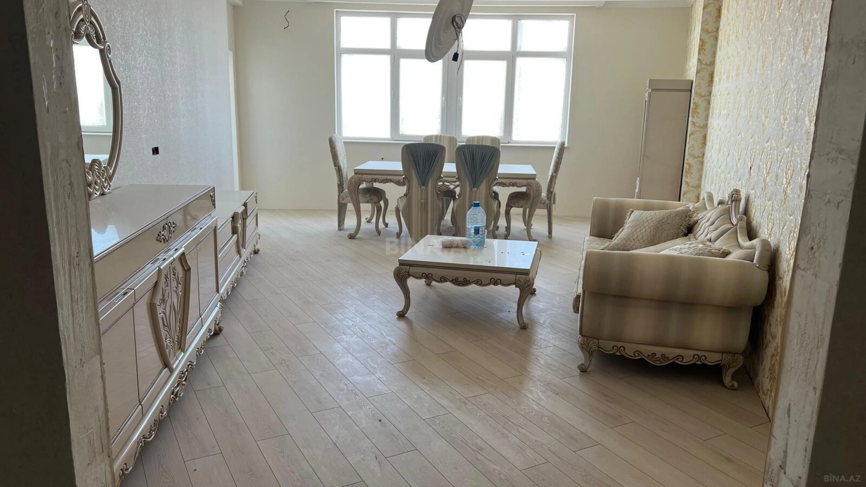 Satılır 3 otaqlı mənzil 155.6 m²