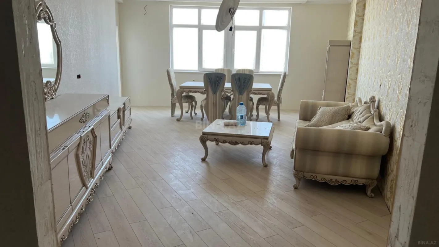 Satılır 3 otaqlı mənzil 155.6 m²