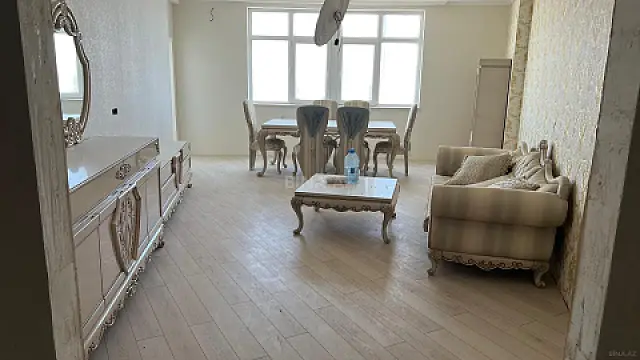 Satılır 3 otaqlı mənzil 155.6 m²