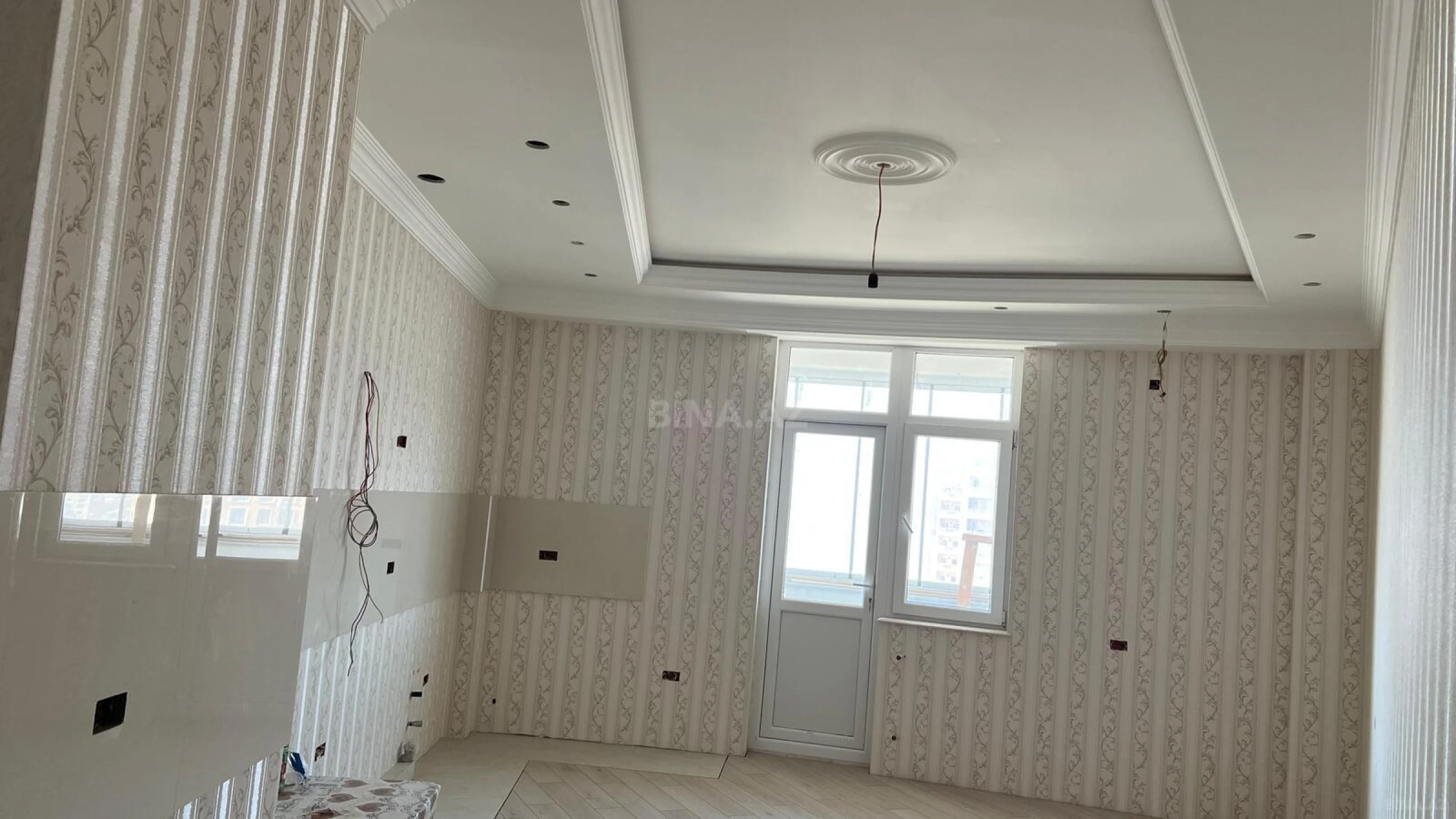 Satılır 3 otaqlı mənzil 155.6 m²