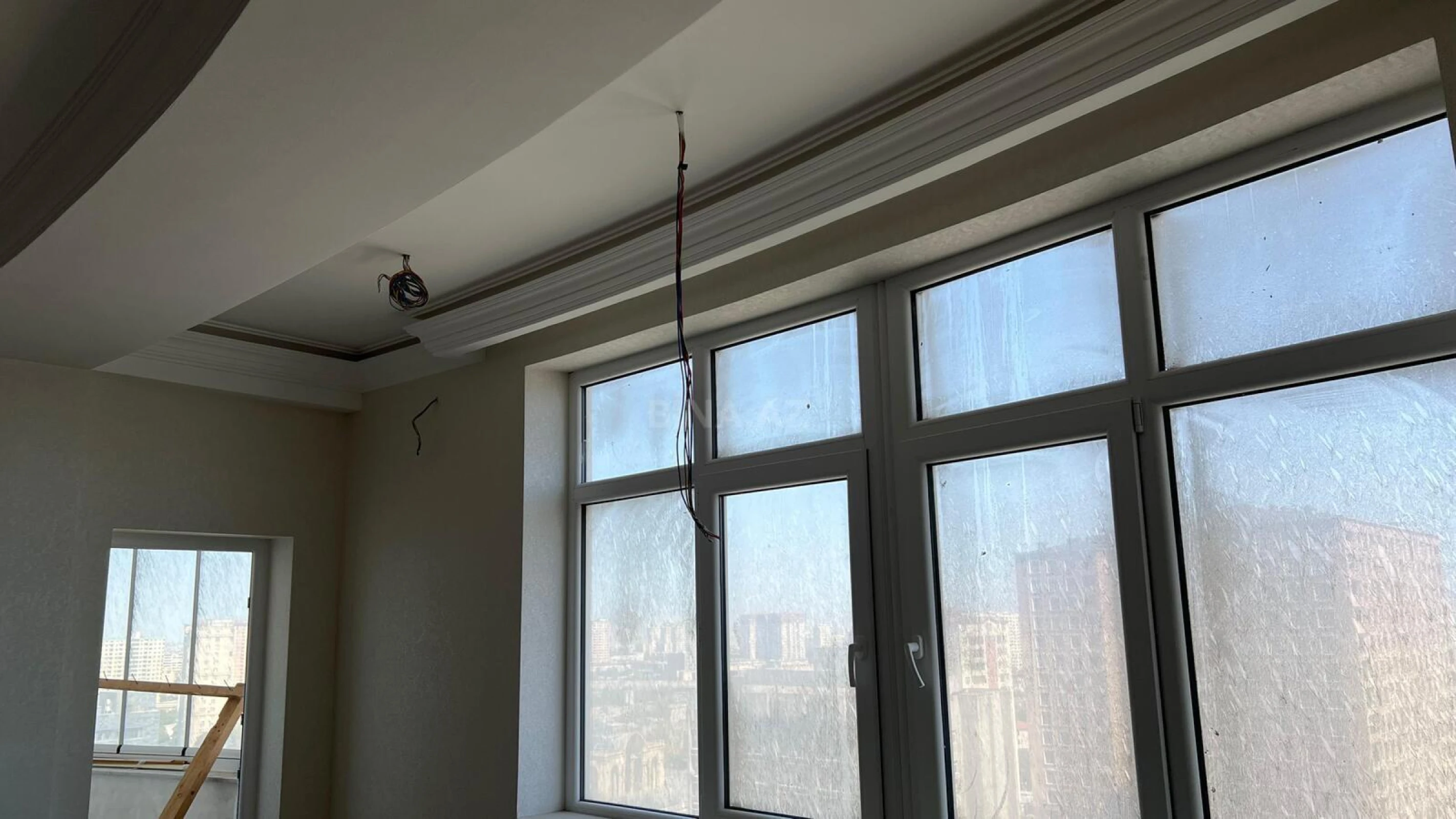 Satılır 3 otaqlı mənzil 155.6 m²