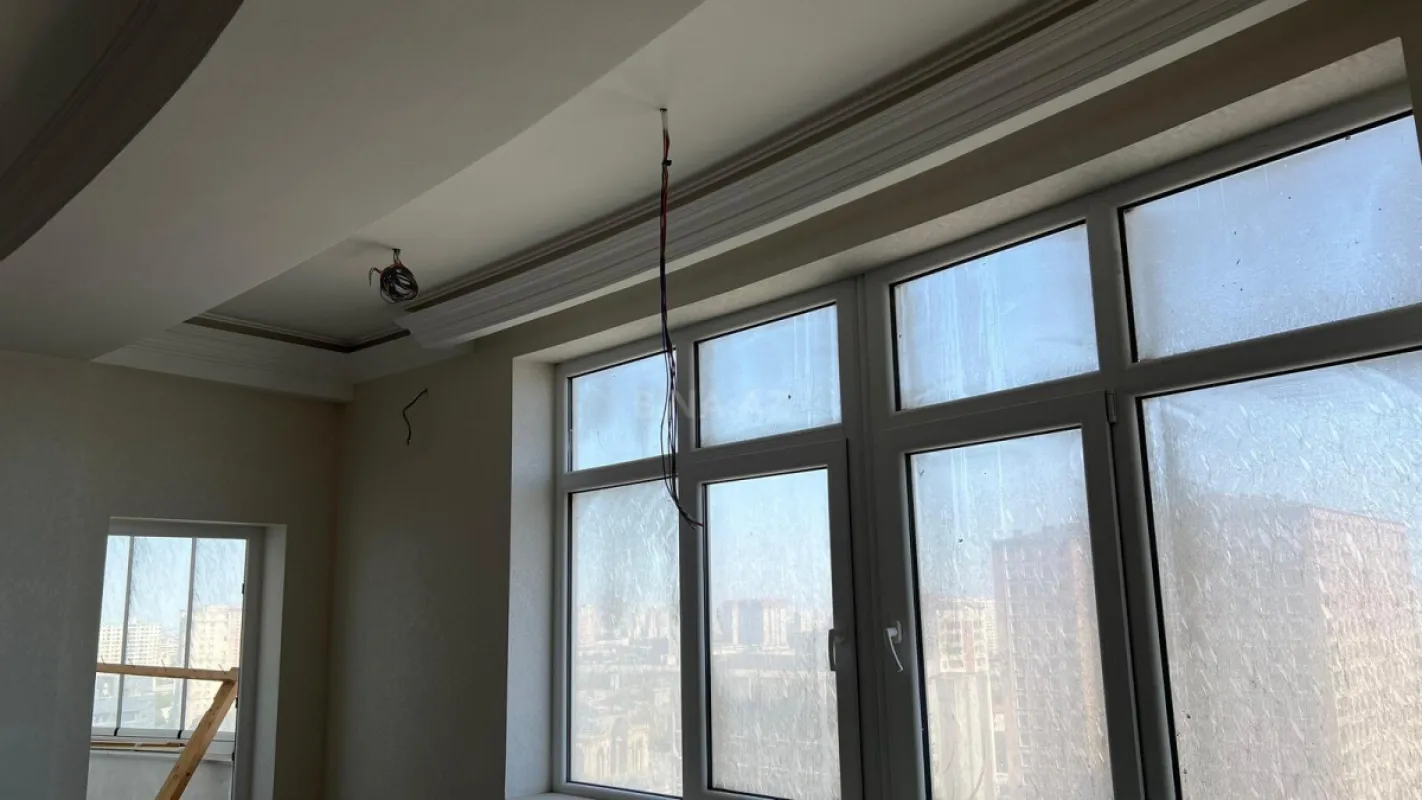 Satılır 3 otaqlı mənzil 155.6 m²