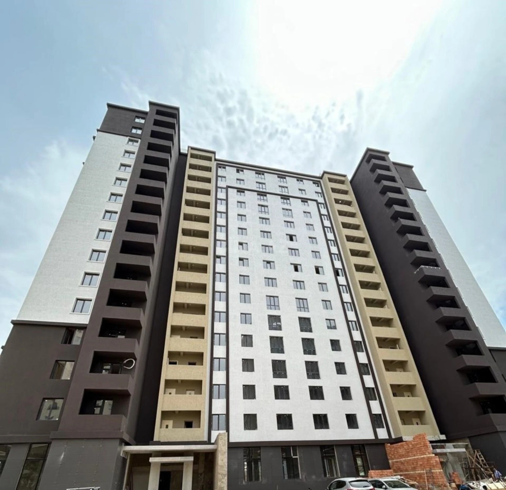 Satılır 4 otaqlı mənzil 181 m²