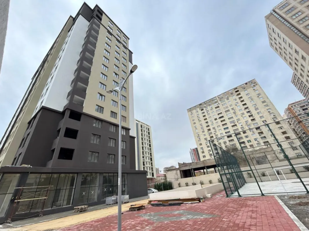 Satılır 4 otaqlı mənzil 181 m²