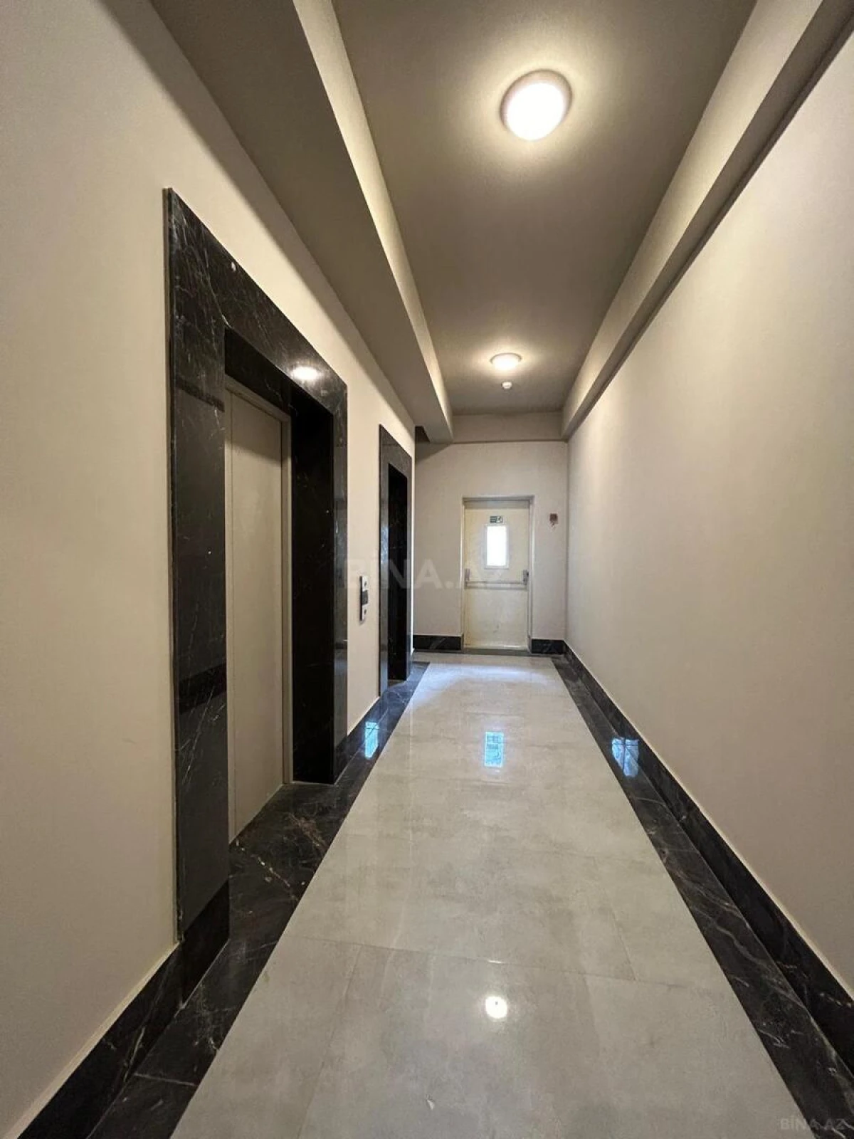 Satılır 4 otaqlı mənzil 181 m²