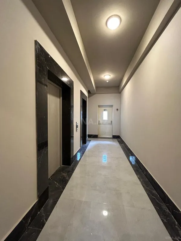Satılır 4 otaqlı mənzil 181 m²