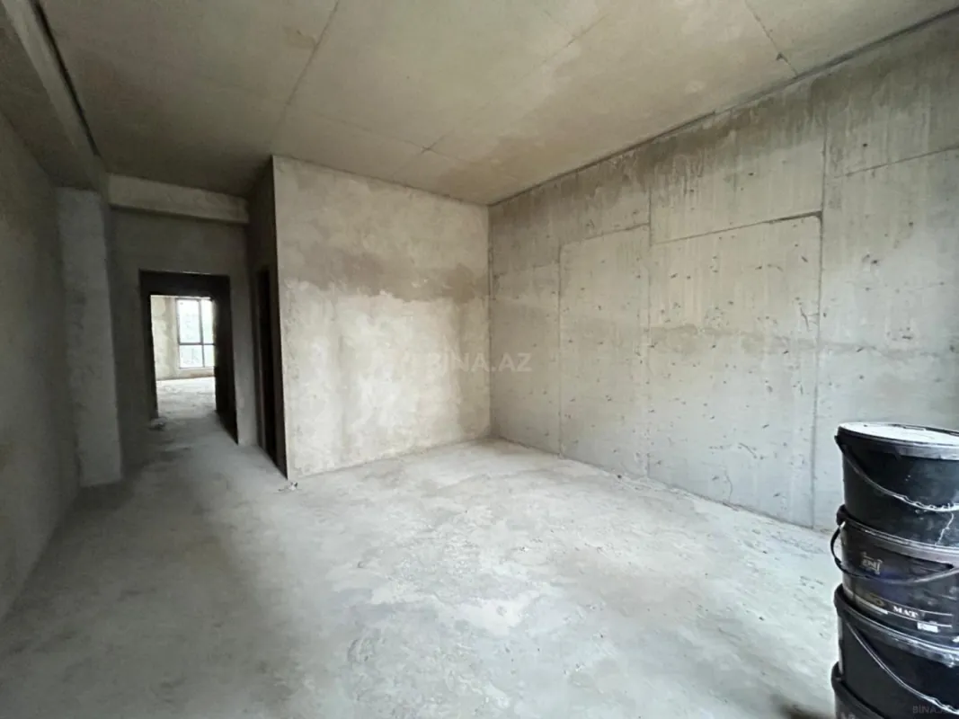 Satılır 4 otaqlı mənzil 181 m²