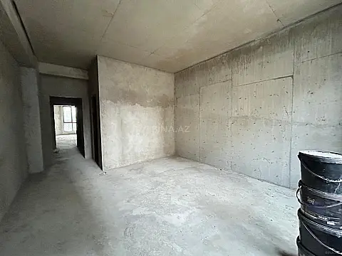 Satılır 4 otaqlı mənzil 181 m²