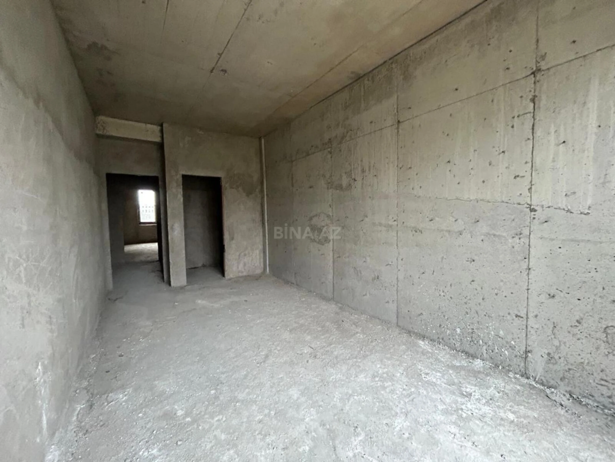 Satılır 4 otaqlı mənzil 181 m²