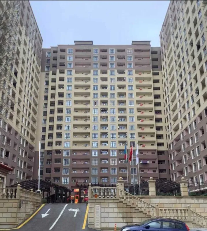 Satılır 3 otaqlı mənzil 117 m²