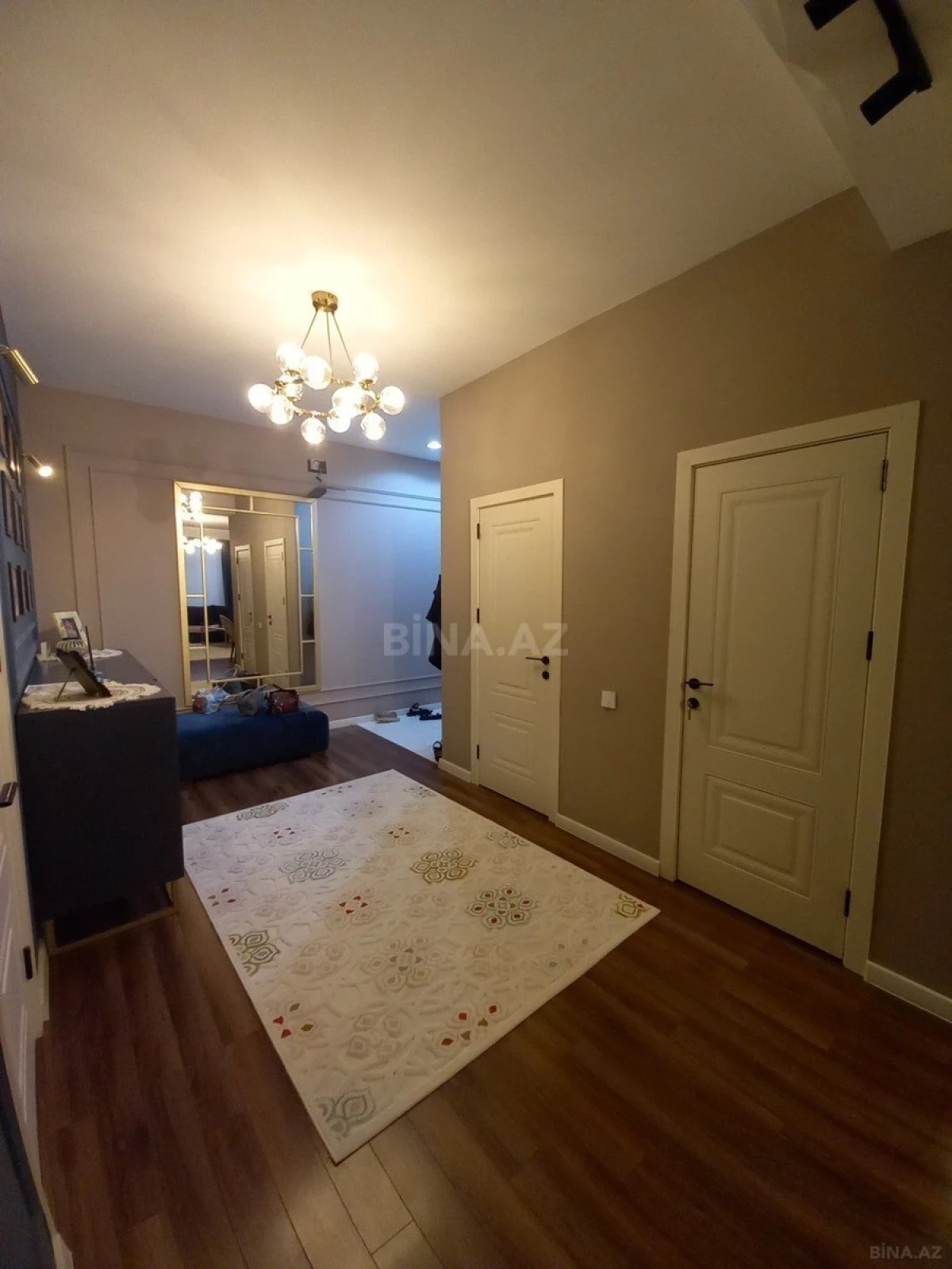 Satılır 3 otaqlı mənzil 117 m²