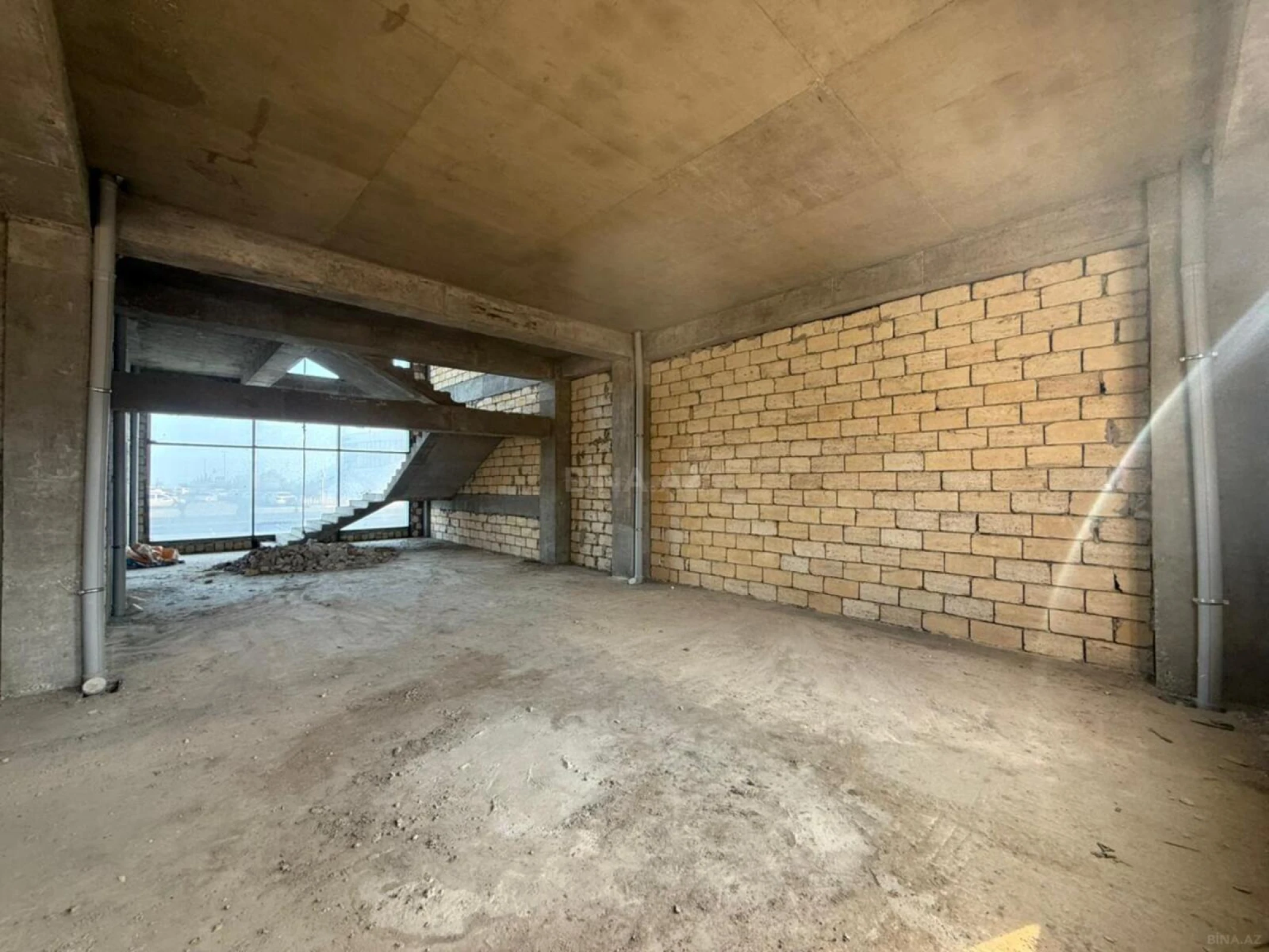 Kirayə verilir obyekt 300 m²