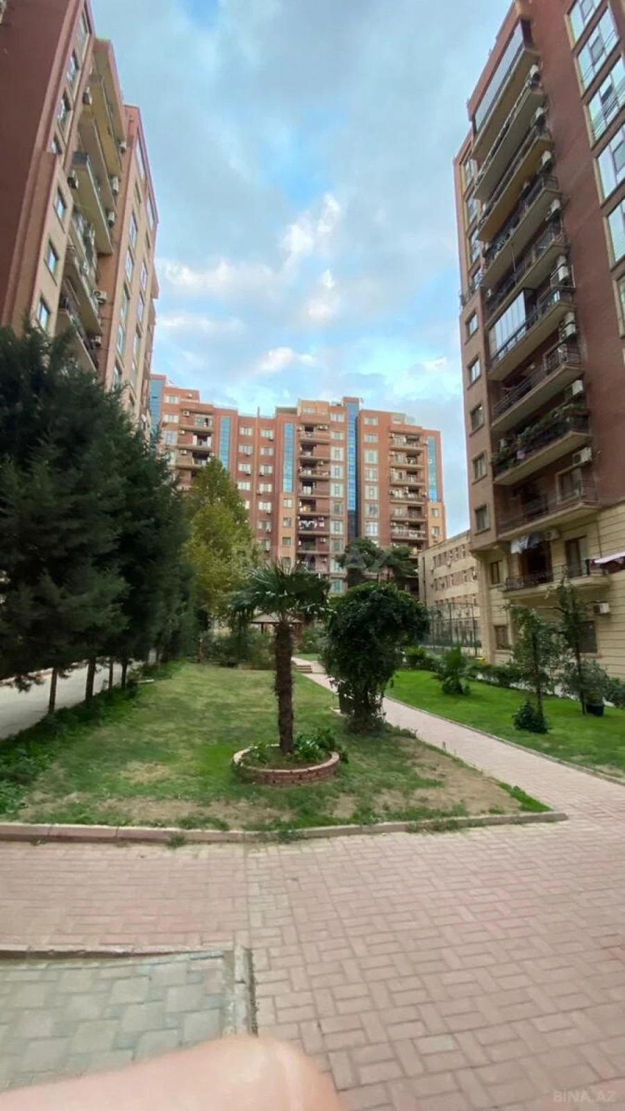 Satılır 3 otaqlı mənzil 165 m²