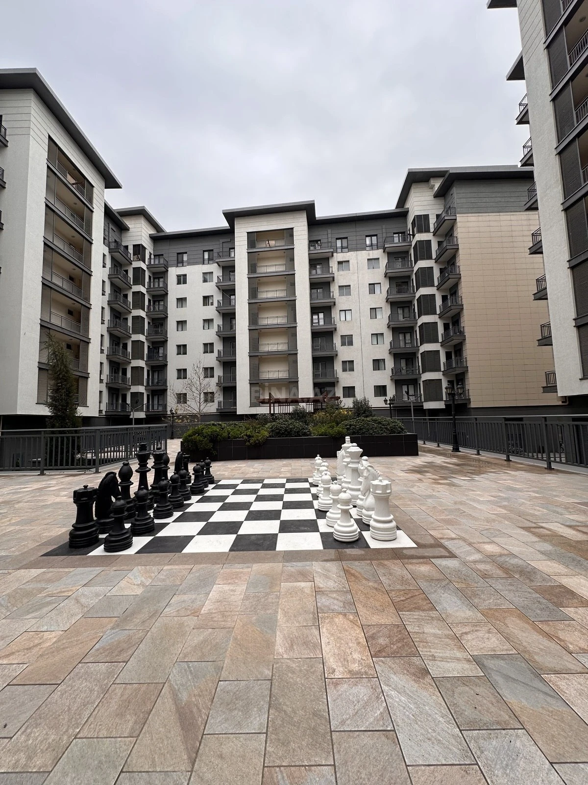 Satılır 3 otaqlı mənzil 146 m²