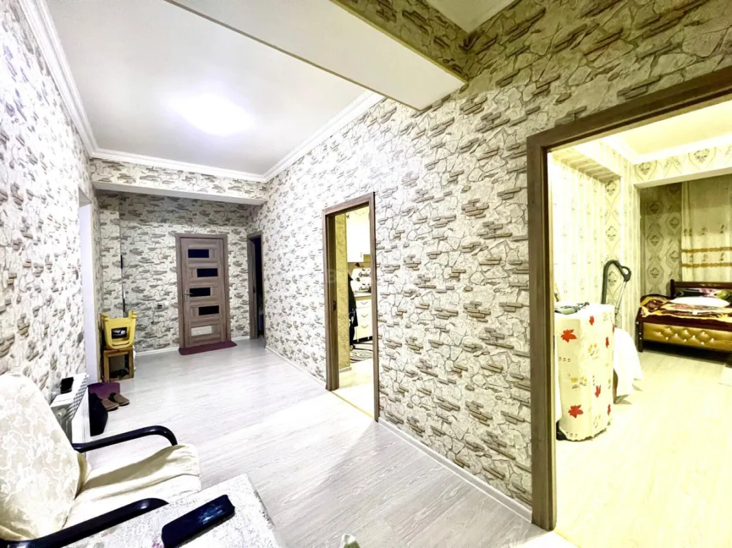 Satılır 2 otaqlı mənzil 92 m²