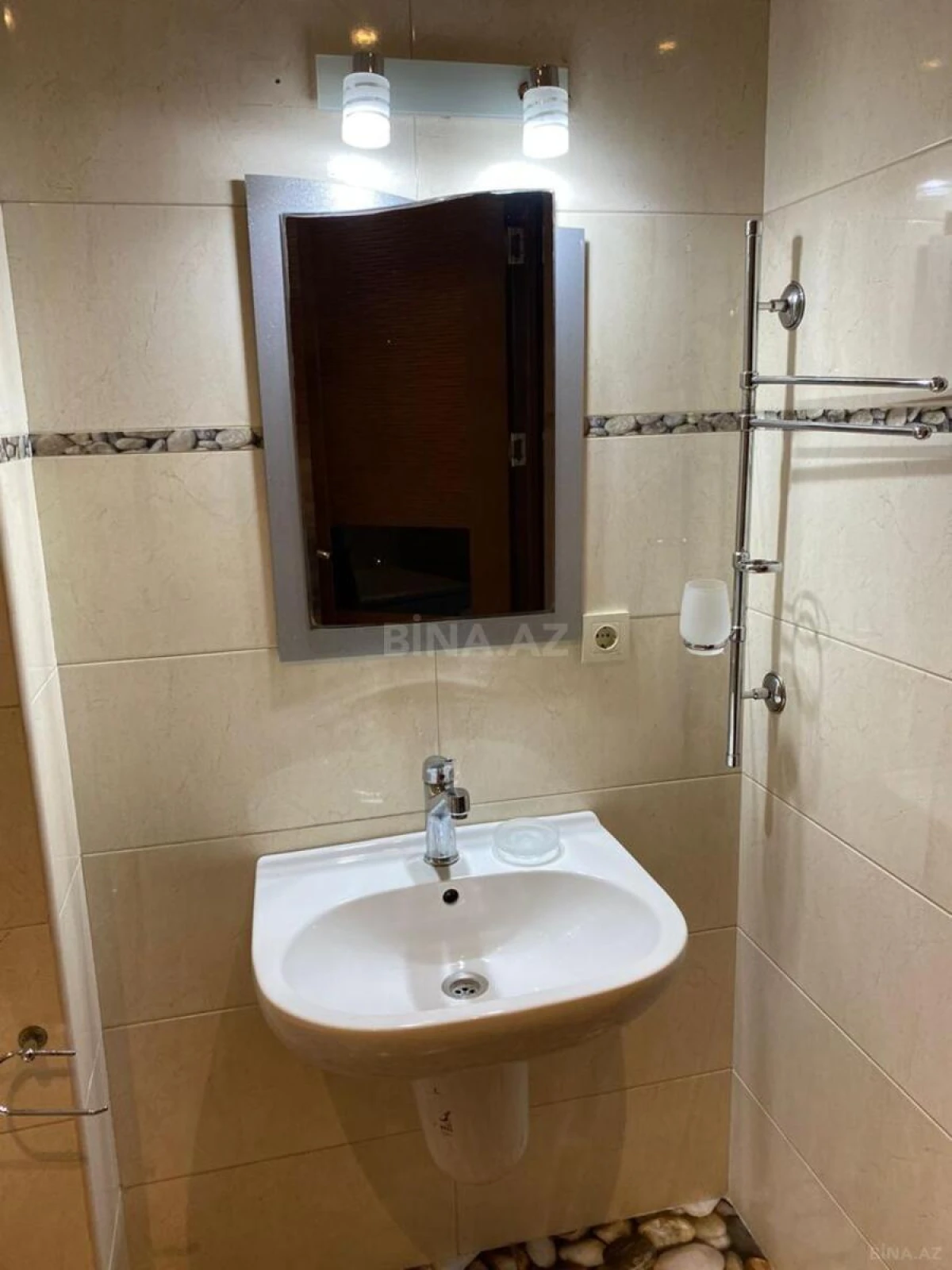 Kirayə verilir 2 otaqlı mənzil 91 m²