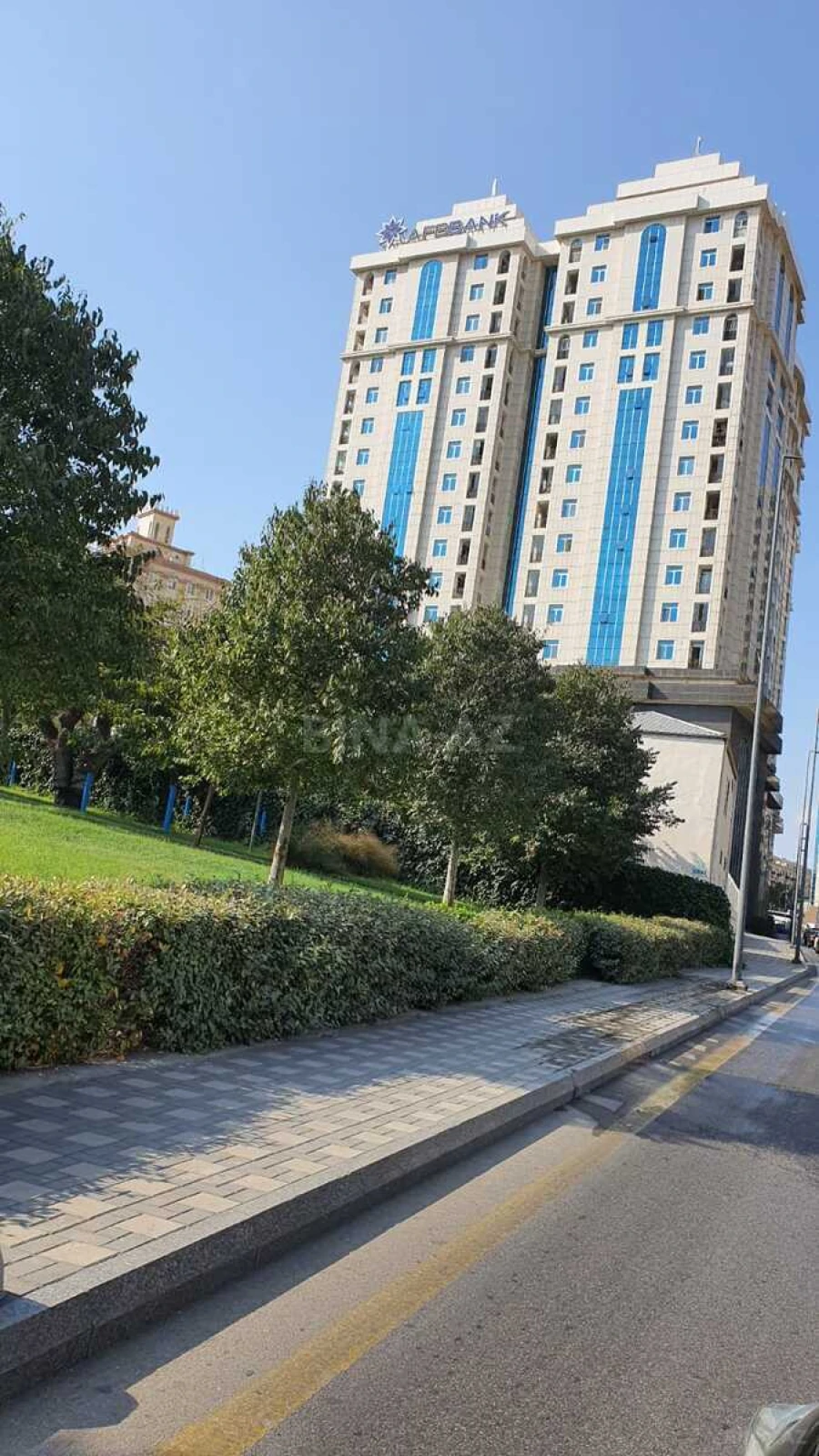 Satılır 4 otaqlı mənzil 205 m²