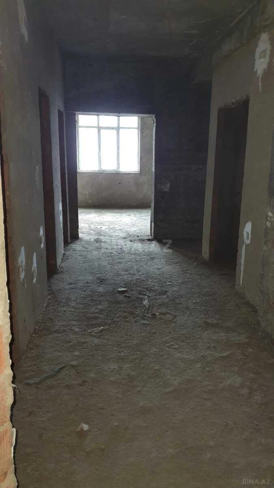 Satılır 4 otaqlı mənzil 205 m²