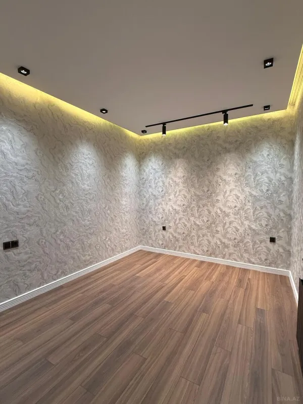 Satılır 8 otaqlı həyət evi 500 m²