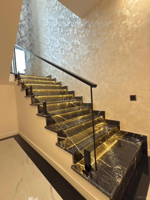 Satılır 8 otaqlı həyət evi 500 m²