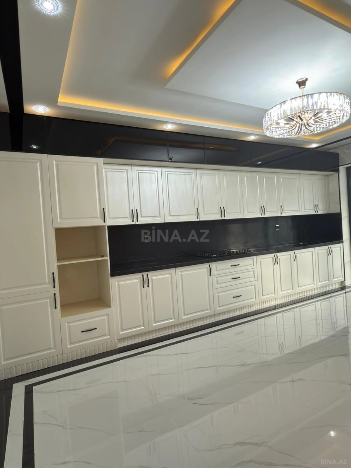 Satılır 8 otaqlı həyət evi 500 m²