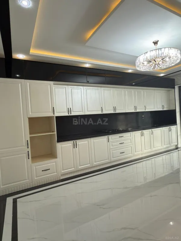 Satılır 8 otaqlı həyət evi 500 m²