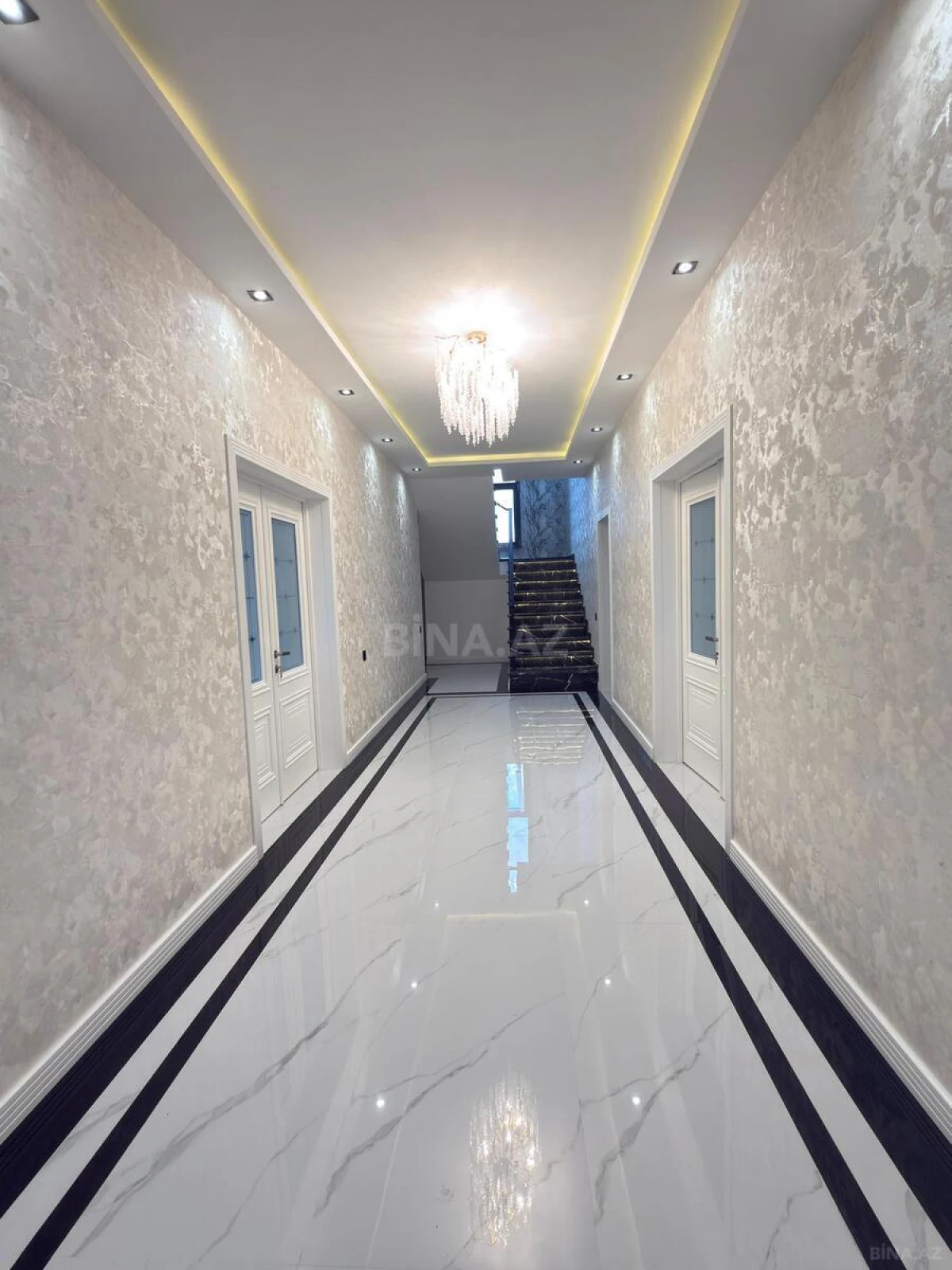 Satılır 8 otaqlı həyət evi 500 m²