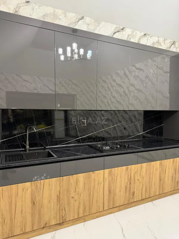 Satılır 8 otaqlı həyət evi 500 m²