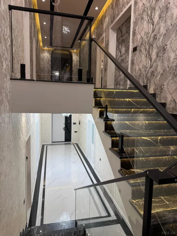 Satılır 8 otaqlı həyət evi 500 m²