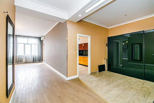 Satılır 3 otaqlı mənzil 153 m²