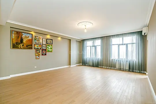 Satılır 3 otaqlı mənzil 153 m²