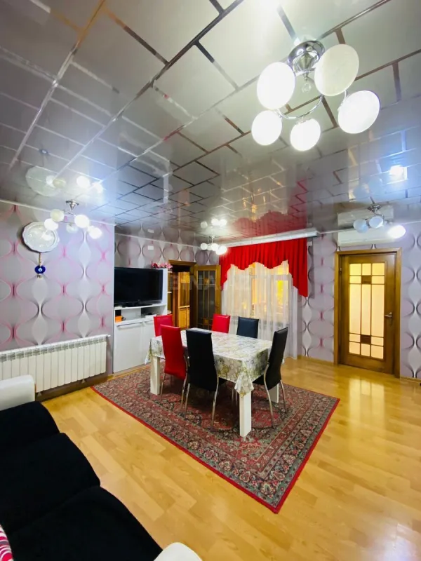 Satılır 10 otaqlı həyət evi 310 m²