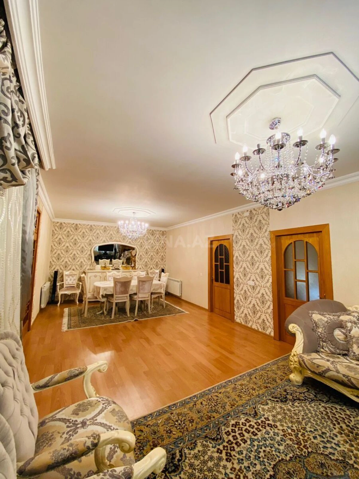Satılır 10 otaqlı həyət evi 310 m²