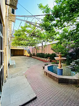 Satılır 10 otaqlı həyət evi 310 m²